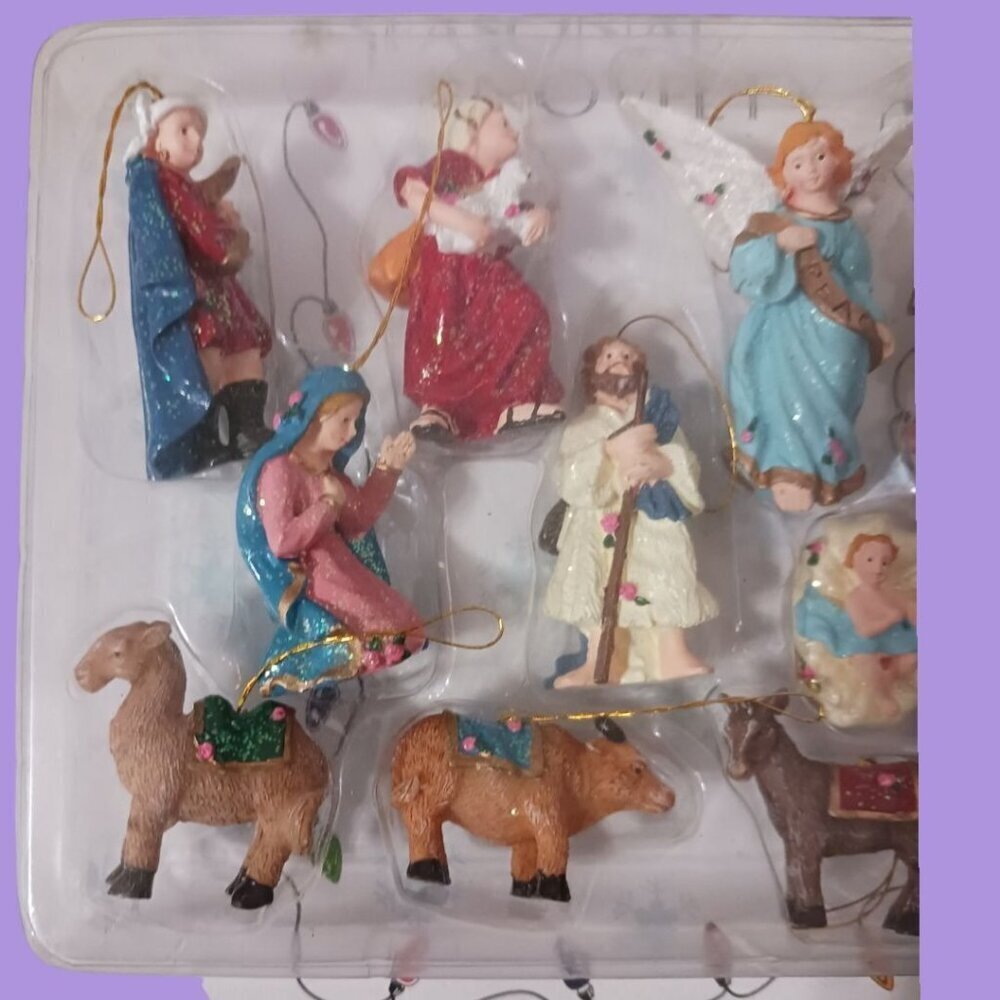 12-Piece Nativity Scene Set With Hanging Strings & Detailed Figurines For Christ - Picture 3 of 6